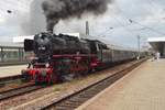 Am 30 Mai 2014 verlässt 01 202 mit ein Dampfzug Mannheim Hbf.
