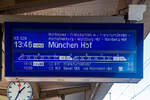 Die Anzeigentafel am Bahnsteig 6 im Bahnhof Siegburg/Bonn am 25.03.2022.

Sie zeigt den ICE 629 nach Mnchen an, der um 13:51 mit 5 Minuten Versptung einfahren wird. Wir reisen mit ihm, da unsere Pltze im Wagen reserviert sind, mssen wir folglich im Bereich C aufstellen.

Der ICE 629 wird mit zwei gekuppelten Triebzgen der BR 403 gefahren.

brigens, wer von Italien nach Mnchen will muss achtgeben, nach Monaco ist nicht unbedingt die falsche Richtung. Denn auf Italienisch heit Mnchen nmlich „Monaco di Baviera“.
