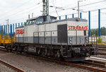 
Die 203 841-2 (92 80 1203 841-2 D-STRA) der STRABAG Rail GmbH, ex DB 202 841-3, ex DR 112 841-2, ex DR 110 841-4,abgestellt am 17.09.2016 mit einem Kranzug in Kreuztal.

Die V 100.1 wurde 1976 von LEW (VEB Lokomotivbau Elektrotechnische Werke „Hans Beimler“ Hennigsdorf) unter der Fabriknummer 15226 gebaut und an die DR als 110 841-4 ausgeliefert. Der Umbau in 112 841-2 erfolgte 1984 im BW Stendal, eine Umzeichnung in 202 841-3 erfolgte 1992 und 1994 ging sie dann mit in die DB ber. Die z-Stellung und Ausmusterung erfolgten 2000 und wurde an die SFZ - Schienenfahrzeugzentrum Stendal (spter ALSTOM Lokomotiven Service GmbH) verkauft.

Von ALSTOM Lokomotiven Service GmbH in Stendal erfolgte dann der Umbau gem Umbaukonzept  BR 203.1  in die heutige 203 841-2, die Inbetriebnahme im Dezember 2010. Die STRABAG Rail GmbH kaufte sie dann 2011. 