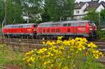 Experiment - mit verdecktem Motiv  -  Die 225 117-1 und 225 018-1 der DB Schenker Rail sind am 16.07.2012 abgestell in Kreuztal.