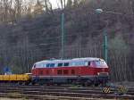 Die 215 086-0 (eigentlich 225 086-8) der RE - Rheinische Eisenbahn am 27.03.2014 rangiert einen Bauzug in Betzdorf/Sieg.