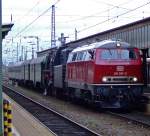 218 387-9 und 23 042 mit Personenzug bei der Duchfahrt durch den Hbf Trier am 03.04.2010.