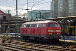   Die DB 218 272-3 (92 80 1218 272-3 D-DB) fhrt am 19.03.2019 durch den Hbf Hamburg.