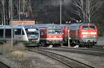 br-218-v-164-2/763838/vt-der-vogtlandbahn-und-614-071-9 VT der Vogtlandbahn und 614 071-9 und 218 005-7 in Marktredwitz am 06.11.2002.