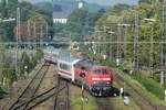 br-218-v-164-2/798560/218-194-und-eine-weitere-218 218 194 und eine weitere 218 mit IC auf der Einfahrt nach Lindau über den Bodenseedamm am 30.08.2008.