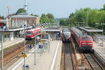 br-218-v-164-2/799473/650-325-4-und-642-093-und 650 325-4 und 642 093 und 218 260-8 mit Nahverkehrszug in Memmingen am 21.05.2009.