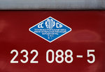   Detailbild von dem Fabrikschild der „Ludmilla“ 232 088-5 (92 80 1232 088-5 D-EFW) der EfW-Verkehrsgesellschaft mbH, Frechen, sie ist am 23.04.2016 in Betzdorf/Sieg abgestellt.