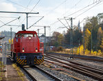 br-275-mak-g-1206/527535/die-lok-4-der-railflex-gmbh 
Die Lok 4 der Railflex GmbH (92 80 1275 111-3 D-RF), eine MaK G 1206, fhrt am 12.11.2016 als Lz durch den Bahnhof Betzdorf/Sieg. 

Die G 1206 wurde 2001 von Vossloh in Kiel unter der Fabriknummer 1001125 gebaut, als Mietlok hatte sie schon sehr viele Stationen. 