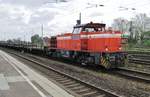 RBH 802 schleppt am 9 April 2014 ein Stahlzug durch Oberhausen Osterfeld Süd.