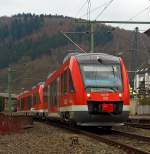 Ein Alstom Coradia LINT 27 in Doppeltraktion  mit einem LINT 41 (640 016 mit 648 206 / 706) der DreiLnderBahn fhrt am 28.03.2013 als RB 95 (Dillenburg-Siegen-Au/Sieg) in den Bahnhof Betzdorf/Sieg