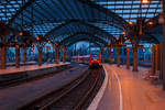 br-620-621-lint-81/732637/morgens-im-hauptbahnhof-koeln-blickrichtung-deutz Morgens im Hauptbahnhof Köln, Blickrichtung Deutz, am 28.12.2017.   Auf Gleis 3 wartet der dreiteilige Dieseltriebzug 620 539 / 621 039 / 620 039 ein ALSTOM Coradia LINT 81 der DB Regio (VAREO) auf das freie Signal zur Weiterfahr, er ist auf Dienstfahrt (Leerfahrt).