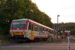 Der Dieseltriebzug  628 677-7 / 928 677-4 Daadetalbahn der Westerwaldbahn (WEBA) fhrt am 19.07.2013 vom Haltepunkt  Alsdorf  in Richtung Daaden weiter.