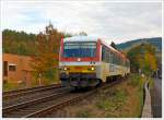 Der Diesel-Triebzug 928 677-4 / 628 677-7 der Daadetalbahn der Westerwaldbahn (WEBA) kommt als RB 97 Daadetal-Bahn (Umlauf 90463) von Daaden, hier kurz vor der Endstation Betzdorf/Sieg. 
Er fhrt auf der 10 km langen gleichnamentlichen Strecke Daadetal-Bahn (KBS 463).
