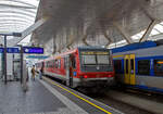Der Dieseltriebzug 628 653 / 928 653 (95 80 0628 653-7 D-DB / 95 80 0928 653-4 D-DB), ex 628 653-8 / 928 653-5 der Sdostbayernbahn (zu DB Regio) steht am 12.09.2022, als Regionalbahn RB 45 Salzburg
