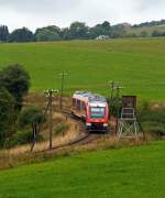 Zwei Alstom Coradia LINT 27 in Doppeltraktion (640 007 und weiterer) fahren als RB 93  Rothaarbahn  nach Bad Berleburg, hier kurz hinter Hilchenbach-Ltzel.