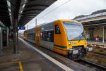 Nun steht der Stadler Regio-Shuttle RS1 – VT 650.74 (95 80 0650 074-7 D-DLB) RS1 der „oberpfalzbahn“ eine Marke der „Die Lnderbahn GmbH (DLB)“, am 17.04.2023, als RB 95