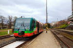 Nun steht der DUEWAG RegioSprinter 654 045-3 (95 80 0654 045-3 D-GWTR) der GW Train Regio a.s., ex VT 45 der Die Länderbahn, am 18.04.2023, als GW 7109 nach Marianske Lazne (Marienbad) via Becov