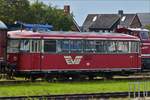 In der Abstellung in Bremervrde steht dieser Schienenbus der evb,(92 80 0796 858-1 D-EVB). Dieser wird noch regelmig an den Wochenenden als Moorexpress zwischen Bremen und Stade eingesetzt. 17.09.2019 (Hans)