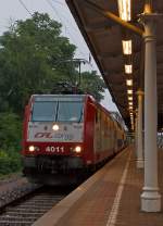 Die CFL 4011 (91 82 000 4011-4 L-CFL) mit dem DoSto-Zug als RE 14  DeLux-Express  Trier – Luxembourg (Umlauf RE 5214), steht am 05.10.2013 im Hbf Trier Gleis am 10 Sd zur Abfahrt bereit.

Zuvor brachte der Zug gute Freunde nach Trier ;-)