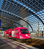 
Die PKP Intercity 5 370 010 eine EU 44  Husarz - Husar  Siemens ES64U4 (91 51 5370 010-8 PL-PKPIC 1251) hat am 27.06.2017 den Zielbahnhof Berlin Hbf erreicht. 

Mittlerweile hat sie eine neue Werbebeklebung bzw. Farbkleid, 2014 sah sie noch so aus:
http://hellertal.startbilder.de/bild/deutschland~e-loks~auslaendische-loks/370508/die-pkp-intercity-5-370-010.html

Um welchen Zug es sich hier genau handelt kann ich nicht sagen, da am 27.06.2017 starke Verspätungen um Berlin gab. 
