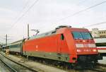 BR 101/624400/einige-jahren-nach-den-tragischen-unfall Einige Jahren nach den tragischen  Unfall bei Bruhl steht 101 092 wieder in Dienst; hier am 1 Juni 2004 in Wien West mit ein EN nach Hambur-Altona.