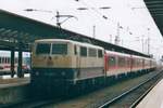 BR 111/597240/db-111-227-steht-am-19 DB 111 227 steht am 19 Mai 2002 in Frankfurt (Main). 