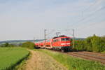 Am 04.06.2019 zog 111 094 den RE15231 von Limburg(Lahn) nach Frankfurt(Main) Hbf und durchfährt in wenigen Minuten den Haltepunkt Wörsdorf.
