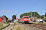 BR 111/720543/die-ehemals-in-frankfurtmain-beheimatete-lok Die ehemals in Frankfurt(Main) beheimatete Lok 111 209-3 war am 21. Juli 2020 mit einem Leerpark von Düsseldorf nach Aachen unterwegs. Der Zug sollte eigentlich planmäßig als RE4-Verstärker unterwegs sein, fuhr aber leer nach Aachen und war fast auf die Minute genau in der eigentlichen Planzeit des RE´s. Aufgenommen wurde das Bild am Bahnübergang in Süggerath. 