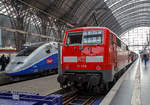BR 111/724702/die-111-086-91-80-6111 Die 111 086  (91 80 6111 086-5 D-DB) der DB Regio mit einem aus n-Wagen bestehenden Regionalzug am 24.03.2015 im Hauptbahnhof Frankfurt am Main. 

Die Lok wurde 1977 von Krupp unter der Fabriknummer 5423 gebaut, der elektrische Teil wurde von AEG unter der Fabriknummer 8965 geliefert.

Dahinter steht der bereitgestellte TGV Euroduplex 2N2 Tz 4714 (TGV 310027/TGV 310028), als TGV 9580 / TGV 9581 (Frankfurt am Main Main Hbf - Strasbourg  - Lyon - Marseille St-Charles), der zuvor die Verbindung Paris – Frankfurt gefahren hatte.