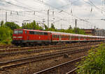 BR 111/759519/die-111-112-9-91-80-6111 Die 111 112-9 (91 80 6111 112-9 D-D der DB Regio NRW ist mit 5 n-Wagen (ex Silberlinge) am 14.07.2013 beim Hbf Siegen angestellt. 