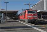 Infolge Bauarbeiten im Sommer auf der S-Bahn Strecke Stuttgart - S-Vahingen fuhren via der Stammstrecke der Gäubahn zwischen Stuttgart Hbf und S- Vahingen DB 111 mit Doppelstockwagen. im Bild die DB 111 201-0.

29. Aug. 2022  