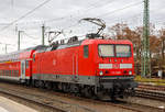 
Die 114 008-6 (91 80 6114 008-6 D-DB) der DB Regio AG (Region Hessen), ex DB 112 008-8, ex DR 112 008-8, ist am 20.11.2016 mit einem DoSto-Zug im Bahnhof Gießen abgestellt. 

Die Lok wurde erst nach der Wiedervereinigung 1991 von LEW (VEB Lokomotivbau Elektrotechnische Werke  Hans Beimler  in Hennigsdorf unter der Fabriknummer 21301 gebaut und als 112 008-8 an die DR geliefert, ab 1994 dann DB 112 008-8. Mit dem Übergang zur DB Regio im Jahr 2000 wurde sie dann in 114 008-6 ungezeichnet.
