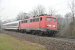 br-115-db-autozug/787976/115-198-4-mit-ic-wagen-rueckfuehrung 115 198-4 mit IC Wagen; Rückführung reparierter Wagen in Ulm am 27.01.2012.