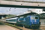 br-1201/639476/werbelok-120-151-steht-mit-ein Werbelok 120 151 steht mit ein IR in Ulm am 31 Juli 1999.