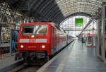 br-1201/737964/auch-schon-historisch-da-die-lok Auch schon historisch, da die Lok bereits abgestellt wurde....
Die 120 137-5 (91 80 6120 137-5 D-DB) der DB Fernverkehr AG fährt am 18.05.2018 mit einem IC in den Hauptbahnhof Frankfurt am Main ein.

Die Lok wurde 1988 von Thyssen-Henschel in Kassel unter der Fabriknummer 32893 gebaut, die elektrische Ausrüstung ist von BBC - Brown, Boveri & Cie. in Mannheim Siemens. Nur 10 Tage nach meinem Bild wurde die Lok, wie so viele 120er, abgestellt. Seit Februar 2020 befindet sie sich im SSM (Stillstandsmanagement) in Leipzig-Engelsdorf. Ob sie nochmal eingesetzt wird ist sehr ungewiss.