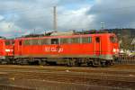 
Die 140 528-1 (91 80 6140 528-1 D-DB) der DB Schenker Rail Deutschland AG, ex DB E 40 528, steht am 07.12.2014 im Kreuztaler Abstellbereich. 

Die E 40 wurde 1964 von Krupp unter der Fabriknummer 4574 gebaut, der elektrische Teil ist von BBC (Brown, Boveri & Cie AG).