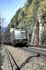 br-140-e-40/770808/140-203-1-mit-gueterzug-auf-der 140 203-1 mit Güterzug auf der Geislinger Steige am 28.09.1985.
