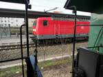 br-143-ex-dr-243/796379/143-875-3-s1-von-der-plattform 143 875-3 S1 von der Plattform des Dmpfzuges der Lößnitztalbahn in Radebeul Ost am 12.04.2016.