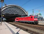 143 967 mit Doppelstockzug in Dresden Hbf am 20.04.2015.