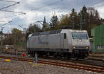 Die ehemalige Schweizerin, ex SBB Cargo 481 002-4, ex MThB Re 486 652-1....
Die RHC 145 084-0 (91 80 6145 084-0 D-RHC) der RheinCargo GmbH & Co. KG (Neuss) fährt am 15.04.2021 als Tfzf (Triebfahrzeugfahrt) bzw. Lz (Lokzug) durch Betzdorf (Sieg) in Richtung Köln.

LEBENSLAUF der Lok
Neben den Loks der BR 145 der DB wurden damals auch sechs baugleiche Loks durch die Schweizer Privatbahn MThB als Re 486 bei ADtranz bestellt. So wurde diese Lok 2000 von ADtranz (ABB Daimler-Benz Transportation GmbH) in Kassel unter der Fabriknummer 33375 gebaut und an die MThB (Mittelthurgaubahn AG) als Re 486 652-1 geliefert. Bedingt durch die Liquidierung der MThB wurde die Lok an die SBB Cargo verkauft und als SBBC Re 481 002-4 umgezeichnet. 

2005 wurde sie dann, wie weitere Re 481er, an die MRCE verkauf und vorerst als 481 002-4 geführt. Im Jahr 2007 bekam sie dann die NVR-Nummer  91 80 6145 084-0 D-DISPO und wurde nun auch als 145 084-4 bei der MRCE Dispolok geführt. Unteranderem war sie auch an die DB Schenker (heute DB Cargo) vermietet, so konnte ich sie auch 2014 ablichten. Zum 01. Oktober  2015 wurde die Lok an die RheinCargo GmbH & Co. KG verkauft.
