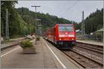 br-1460-traxx-p160-ac1/482923/die-db-e-146-237-3-erreicht Die DB E 146 237-3 erreicht mit eine RE von Karlsruhe kommend den Schwarzwaldbahnhof Triberg.
15. Sept. 2015