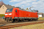   Nach Problemen mit dem Zug, dem RE 9 (rsx - Rhein-Sieg-Express) Siegen - Köln – Aachen im Bahnhof Brachbach/Sieg, rangiert die   146 006-2 (91 80 6146 006-2 D-DB) der DB Regio NRW im