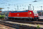 br-1461-traxx-p160-ac1/683875/die-146-122-7-91-80-6146 Die 146 122-7 (91 80 6146 122-7 D-DB) ist am 01.06.2017 im Hbf Münster (Westf) abgestellt. 

Die TRAXX P160 AC1 wurde 2004 bei Bombardier in Kassel unter der Fabriknummer 34021 gebaut. 

Die Type TRAXX P160 AC1 (2. Bauserie) wurde in den Jahren 2003 bis 2005 ausgeliefert. Diese Loks sind eine technische Variante der Baureihe 185, wobei diese aber nur für den Einsatz unter 15 kV 16,7 Hz vorgesehen sind. Daher hat DB Regio diese Loks als Baureihe 146.1 eingeordnet. Sie haben eine wesentlich höhere Nennleistung als die ursprüngliche BR 146.0 (bei diesen wurde 2010 ein leistungssteigernder Umbau durchgeführt).

Technische Daten:
Spurweite: 1.435 mm
Achsanordnung: Bo`Bo`
Länge über Puffer: 18.900 mm
Dienstgewicht: 84 t 
Radsatzlast: 21 t
Nennleistung (Dauerleistung):  5.600 kW (7.600 PS)
Anfahrzugkraft: 300 kN
Antrieb: Hohlwellenantrieb
Höchstgeschwindigkeit: 160 km/h
Fahrdrahtspannung: 15 kV 16,7 Hz