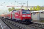 br-1461-traxx-p160-ac1/762314/am-abend-von-29-mai-2019 Am Abend von 29 Mai 2019 schiebt 146 112 ein RE nach Freiburg aus Bad Krozingen.