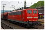 Die 151 061-9 der DB Schenker Rail hat mit ihrem gem. Gterzug am 28.04.2013 im Hbf Koblenz Hp 0. 

Die E 51 wurde 1974 bei Henschel in Kassel gebaut.
