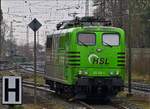 . Am morgen des 14.04.2018 stand die HSL Lok 151 138-5 in Bremerhaven bei einer leichten Regenschauer nahe dem Bahnsteig abgestellt.