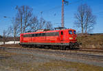 Die an die DB Cargo AG vermietete Railpool 151 099-9 (91 80 6151 099-9 D-Rpool), fährt am 30.03.2021 als Lz durch Rudersdorf (Kr.