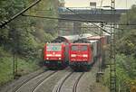 BR 151/767980/146-217-5-mit-dosto-zug-und-151 146 217-5 mit Dosto-Zug und 151 148-4 Schublok auf der Geislinger Steige am 25.09.2010.