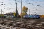 DB/TFG: Die schönen blauen Albatross-Express-Lokomotiven der BR 152 fahren leider auch auf anderen Bahnhöfen auf dem falschen Geleise beim Fotografieren. So ein weiteres Mal am 30. Oktober 2015 in Weil am Rhein.
Foto: Walter Ruetsch