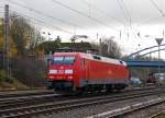 br-152-siemens-es64f/466265/die-152-024-6-91-80-6152 
Die 152 024-6 (91 80 6152 024-6 D-DB) der DB Schenker Rail Deutschland AG fährt am 21.11.2015 vom Rangierbahnhof Kreuztal zum Abstellbereich. 

Die Siemens ES 64 F wurde 1998 von Krauss-Maffei in München unter der Fabriknummer 20151 gebaut, der elektrische Teil wurde von DUEWAG unter der Fabriknummer 91927 geliefert.